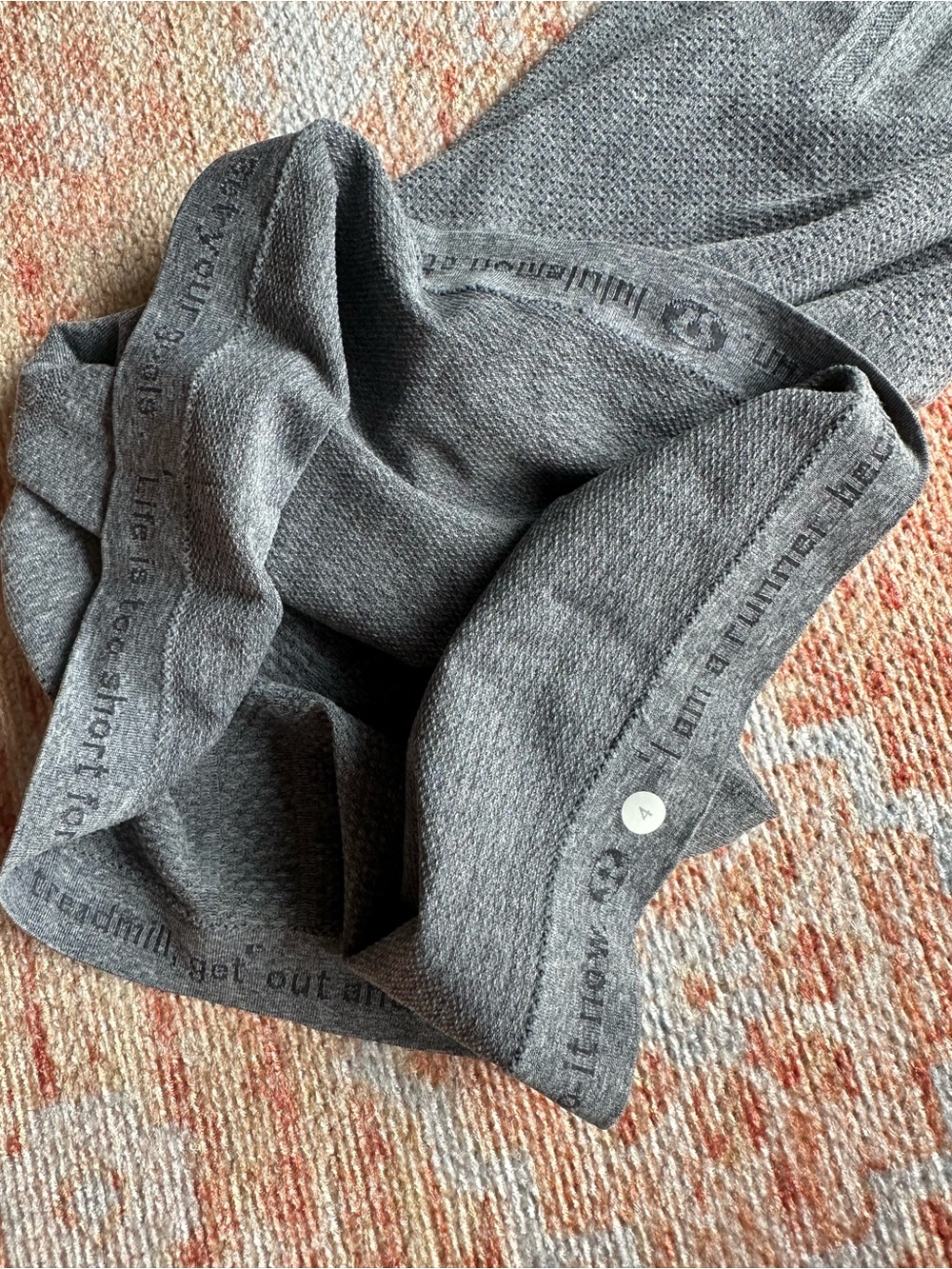 Lululemon Swiftly Tech Short Sleeve grey size 4 original style hip length - Picture 4 of 6
